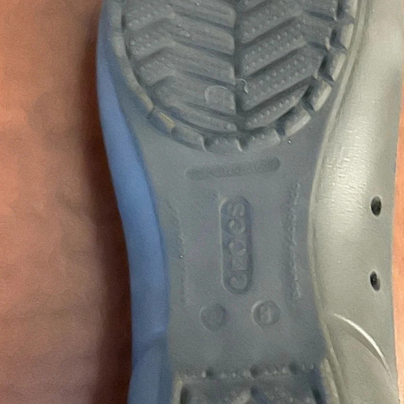 Womens Crocs Black Patent Cap Toe Ballet Flat Slip On Shoes Sz 8 Like New - Picture 8 of 8